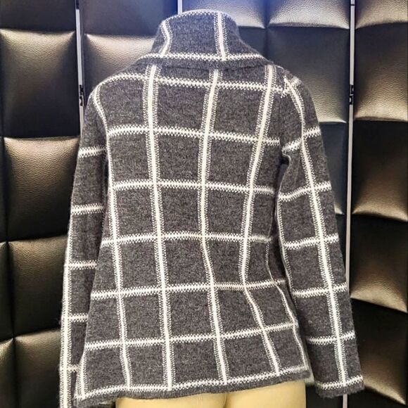 Ellen Tracy cardigan   - Picture 4 of 6